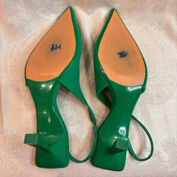 ZARA Sz 41 Kelly Green Pointy Heels Adjustable Buckle Closure Fabric Slingbacks - Picture 8 of 8